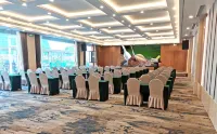 The Center Hotel Hotels in Yantai