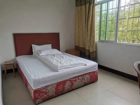 Xiangyun Business Hotel Отели рядом с достопримечательностью «Red Army Slogan Museum»