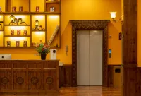 Far Mountain Dream Hotel