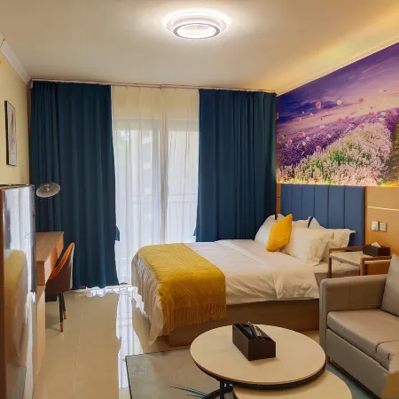 Weifutun Hot Spring Holiday Apartment (Enping High-speed Railway Station)