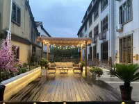 Taoyuan Xishe Homestay (Taohuayuan Scenic Area) Hotel dekat Slider in Taohua Mountain Scenic Area
