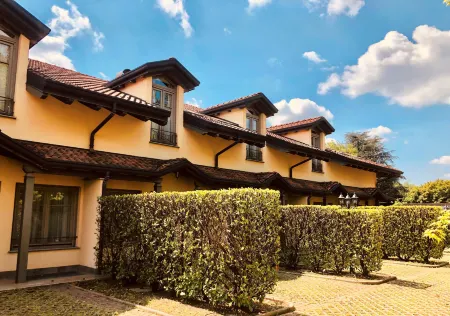 Motel Malpensa Inn & Hotel-Airport Отели рядом с достопримечательностью «Associazione Dei Testimoni Di Geova Di Ferno»