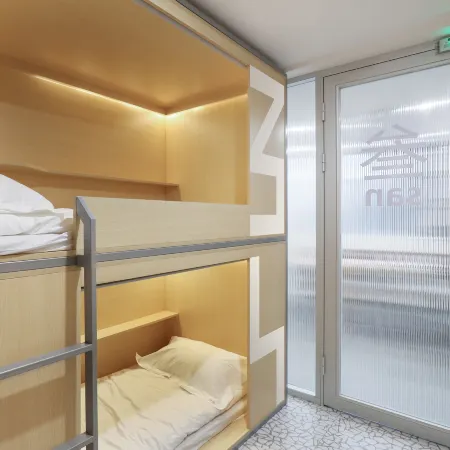 Weiliu Youth Hostel (Shanghai People's Square Jing'an Joy City Branch)