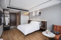 Qingmu Platinum Hotel (Nanjing Maternity and Child Health Hospital Dingjiazhuang Metro Station) Hotel a Xingang Development Zone