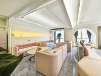 Huayang Hotel (Neijiang Wanda Plaza)