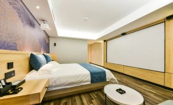 Immediate Home E-sports Cinema Hotel (Chuhe Han Street Subway Station Provincial Museum)