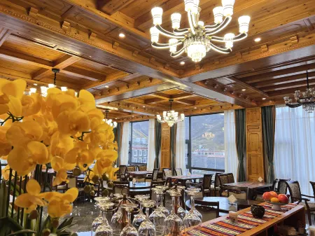 Gongpeila Hotel (Kangding Xinduqiao) Отели рядом с достопримечательностью «Miles Corridor»