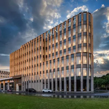 Robin Nobin Tianjin Airport