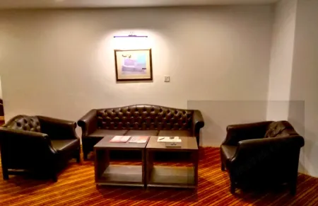 West Inn Hotel Faisalabad Отели рядом с достопримечательностью «The Chenab Club»