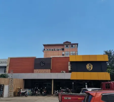 RedDoorz @ Jackie’s Hotel & Restaurant