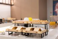 Pingyi Wanda Yuehua Hotel