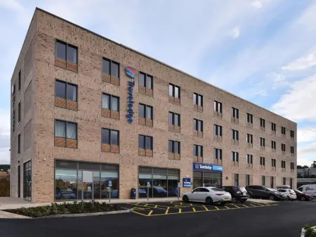 Travelodge Hexham Отели рядом с достопримечательностью «Hexham Abbey»