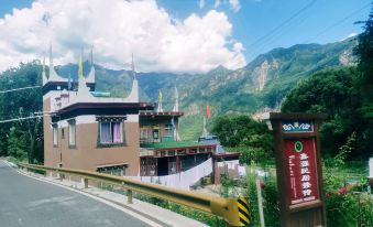 단바 Danba Xinqiang Homestay 2성급 호텔 스위트룸