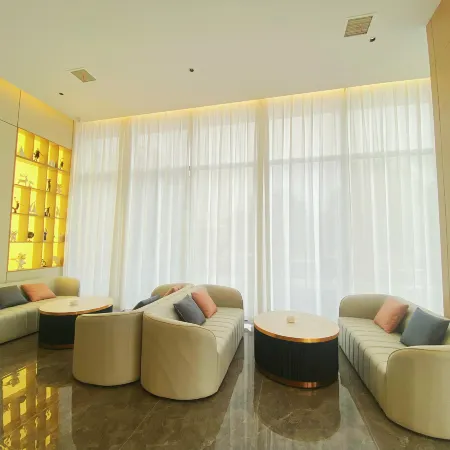 Guofeng Holiday Hotel (Xi'an Terracotta Army Tourist Area Huaqing Palace Branch)