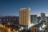쩌우청 런민광장 아투어 호텔 완청 박물관 주변 호텔