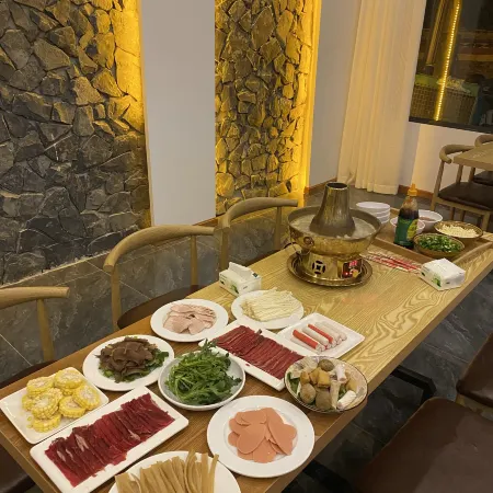 Kangding Qiuming Shanshe Homestay