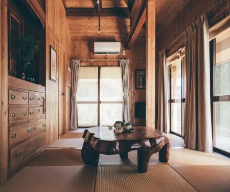 64 years traditianal okinawa house YuSuiJu in village