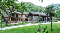 Spring Mountain Willow Meets Homestay Hotels in Jinzhai