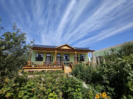 Huashe Mountain B&B Отели рядом с достопримечательностью «Kurdning·Bai Rui Camp»