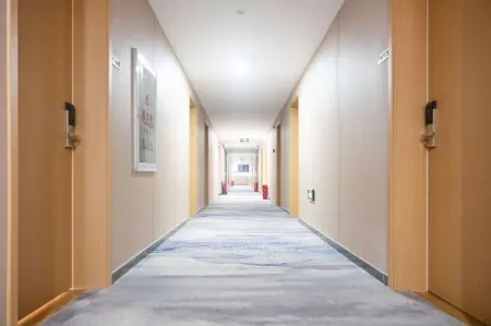 Kunming Shangjing Hotel (Sunac Cultural Tourism City Dianchi Houhai) Отели рядом с достопримечательностью «Sanjiacun Reservoir»