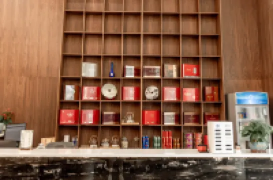 山荘湖畔ホテル