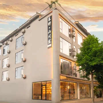 Dusk Wild Mountain Rivers Hostel