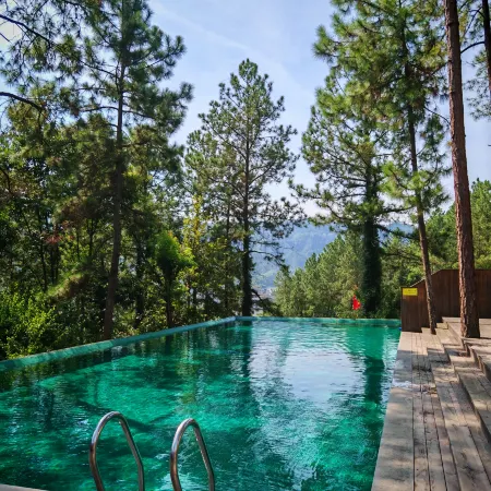Xinfeng Songjing Hot Spring Resort