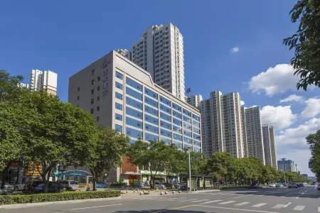 Atour Hotel（ Luoyang Longmen High Speed Railway Station Municipal Government） Отели рядом с достопримечательностью «Luoyang New District Gymnasium»