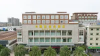 雅廷商務飯店（中山南頭輕軌站凱隆購物中心店） 金利源商場附近的飯店