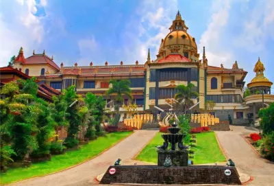 Vanda Gardenia Hotel & Resort Hotel dekat Bumi Perkemahan Air Terjun Dlundung