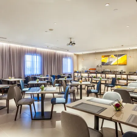 Homeinn Selected Hotel (Taiyuan Wuyi Road Shanda Second Hospital) Отели рядом с достопримечательностью «Бассейн Черный Дракон»