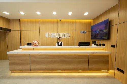 Yixin Hotel(Qingdao Zhanqiao Railway Station Metro Station)