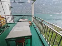 Yichang Linjianglou Boutique Homestay - إقامة ريفية