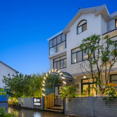 Floral Hotel·Wuxi Sanyueli Hotel ( Lingshan Dafo nianhuawan store) Hotels near Luming Valley