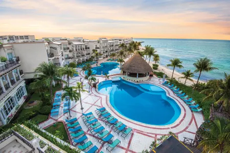 Wyndham Alltra Playa del Carmen Adults Only All Inclusive Отели рядом с достопримечательностью «Плайя Пунта Эсмеральда»