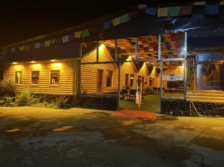 Litang Akexiangba Homestay Отели рядом с достопримечательностью «Litang Temple»