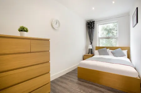 The Broadway Hotel - London Heathrow Отели рядом с достопримечательностью «Gurdwara Sri Guru Singh Sabha»