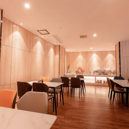 Yue Hotel (Yulin Rong County Xiujiangqiao)