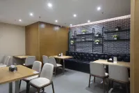 Yeste Hotel (Napo) - breakfast