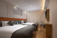 Dike Hufeng Hotel (Shanghai International Tourism Resort) Hotels near China Gong and Drum Calligraphy and Painting Museum