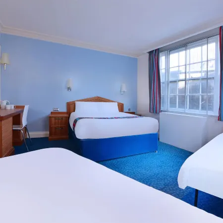 Travelodge London Kings Cross Royal Scot Hotel Отели рядом с достопримечательностью «Старый город»