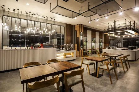 Favehotel Pamanukan Отели в г. Subang Regency