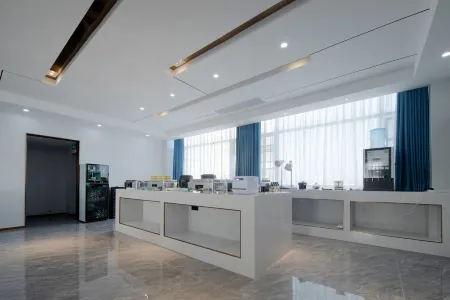 Country Inn & Suites by Radisson, Guangshui Binhe Park Yuming Branch Отели рядом с достопримечательностью «Yintaishan Park and Zoo (South Gate)»