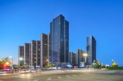 Yuexiang Light Residence Hotel (Jingkai Wanda Plaza High-speed Railway Station Branch) Các khách sạn gần Urumqi Vocational University (Xiangyun Middle Street)