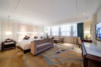 Phoenix Hotel Hotels near Red Army Mountain