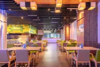 Yancheng Baolong Yiyue Select Hotel - bar