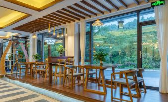 Fan Retreat · Riverside View Boutique Inn (East Gate, Mount Fanjing)