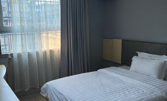 7 Days Hotel (Nanchang Bayi Square Railway Station) - Housity