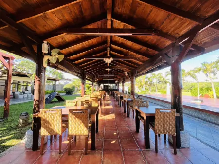 Summer land Garden Resort Отели рядом с достопримечательностью «White Lighthouse»