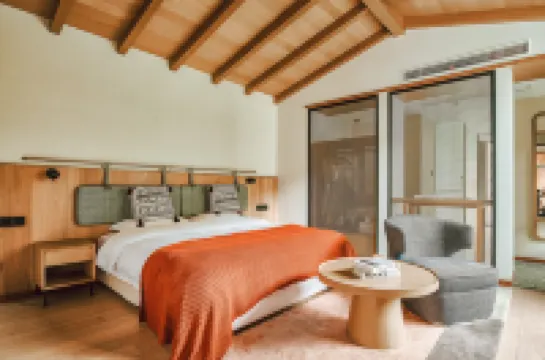 Tingjian Mountains | Luxury Wild Private Hot Spring Resort (Anji Yunshang Grassland)